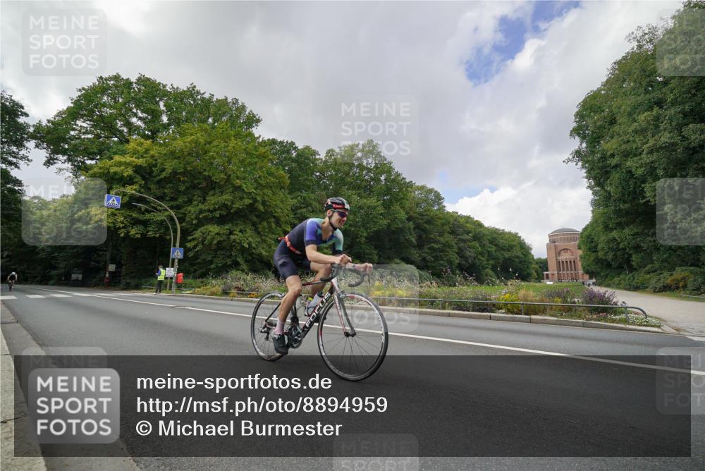14.09.2025 - Stadtparktriathlon Michael Burmester http://msf.ph/oto/8894959 14.09.2025 12:44:07 Radfahren 1246, 1386, 1388 meine-sportfotos.de