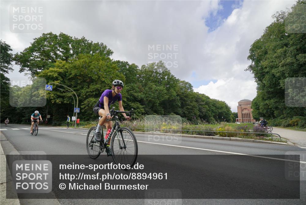 14.09.2025 - Stadtparktriathlon Michael Burmester http://msf.ph/oto/8894961 14.09.2025 12:44:19 Radfahren 1257, 1300, 1339 meine-sportfotos.de