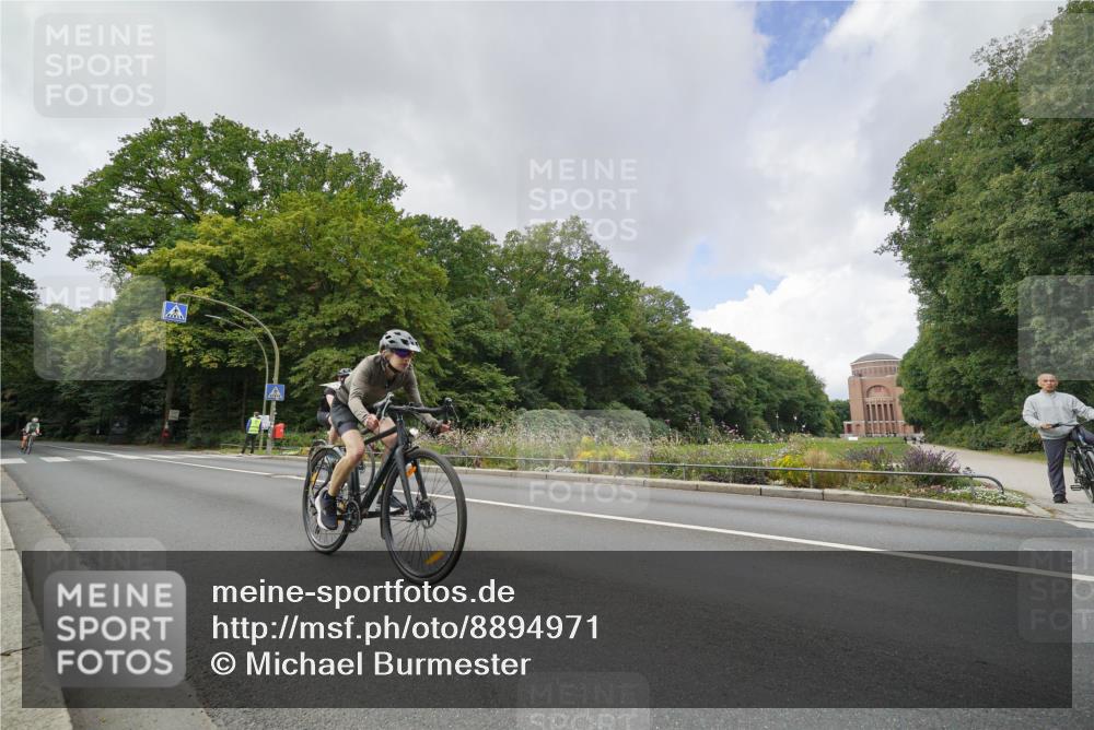 14.09.2025 - Stadtparktriathlon Michael Burmester http://msf.ph/oto/8894971 14.09.2025 12:44:39 Radfahren 1286, 1307, 1324, 1350, 1381 meine-sportfotos.de
