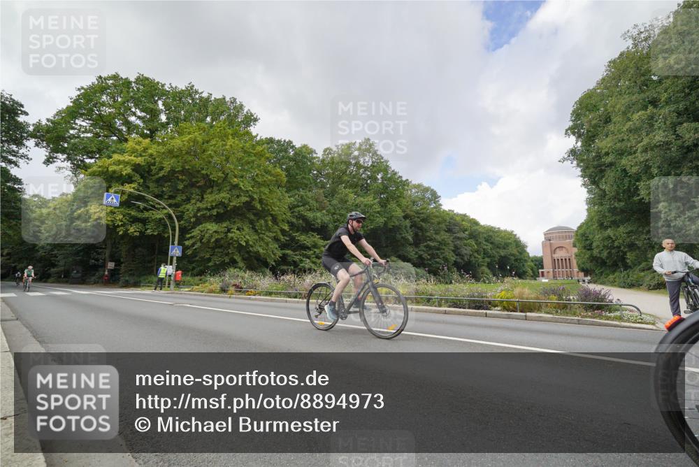 14.09.2025 - Stadtparktriathlon Michael Burmester http://msf.ph/oto/8894973 14.09.2025 12:44:40 Radfahren 1307, 1324, 1350, 1381 meine-sportfotos.de