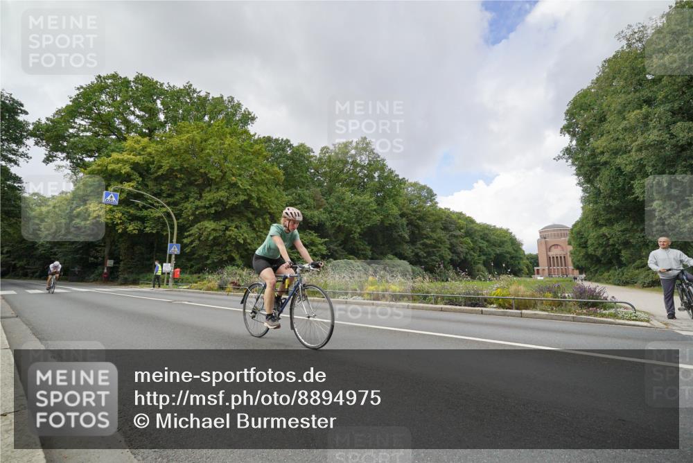 14.09.2025 - Stadtparktriathlon Michael Burmester http://msf.ph/oto/8894975 14.09.2025 12:44:43 Radfahren 1307, 1324, 1350, 1381 meine-sportfotos.de