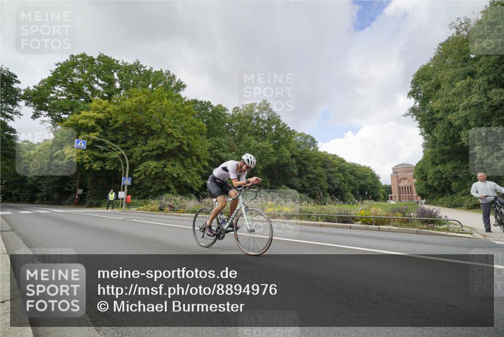 14.09.2025 - Stadtparktriathlon Michael Burmester http://msf.ph/oto/8894976 14.09.2025 12:44:45 Radfahren 1307, 1324, 1350, 1381, 1404 meine-sportfotos.de