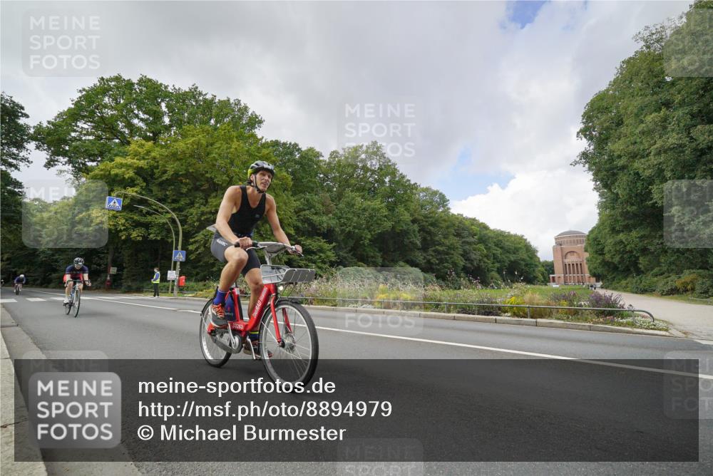 14.09.2025 - Stadtparktriathlon Michael Burmester http://msf.ph/oto/8894979 14.09.2025 12:44:56 Radfahren 1293, 1311, 1315, 1351, 1404 meine-sportfotos.de