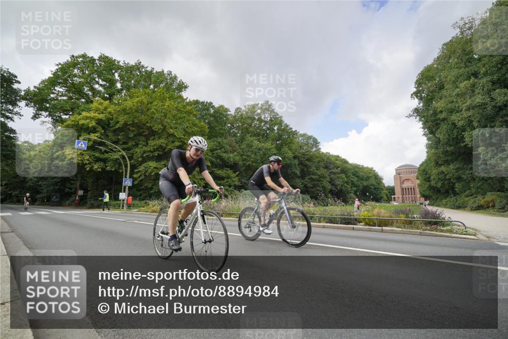14.09.2025 - Stadtparktriathlon Michael Burmester http://msf.ph/oto/8894984 14.09.2025 12:45:05 Radfahren 1293, 1322, 1340, 1392 meine-sportfotos.de