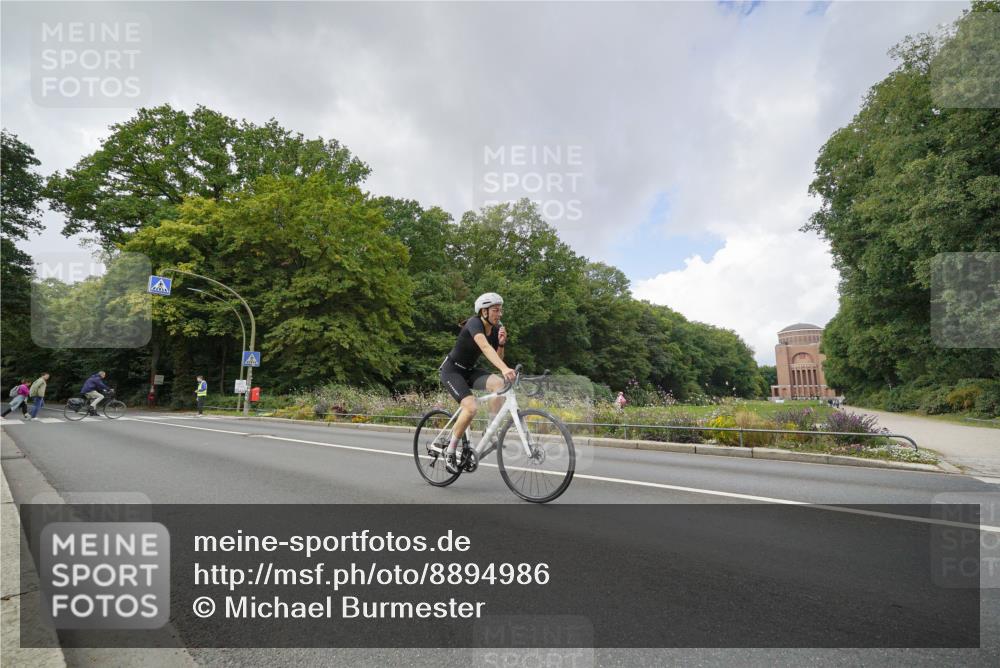 14.09.2025 - Stadtparktriathlon Michael Burmester http://msf.ph/oto/8894986 14.09.2025 12:45:08 Radfahren 1293, 1322, 1340, 1392 meine-sportfotos.de