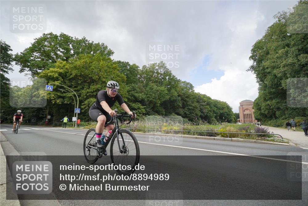 14.09.2025 - Stadtparktriathlon Michael Burmester http://msf.ph/oto/8894989 14.09.2025 12:45:20 Radfahren 1231, 1380, 1396, 1420 meine-sportfotos.de