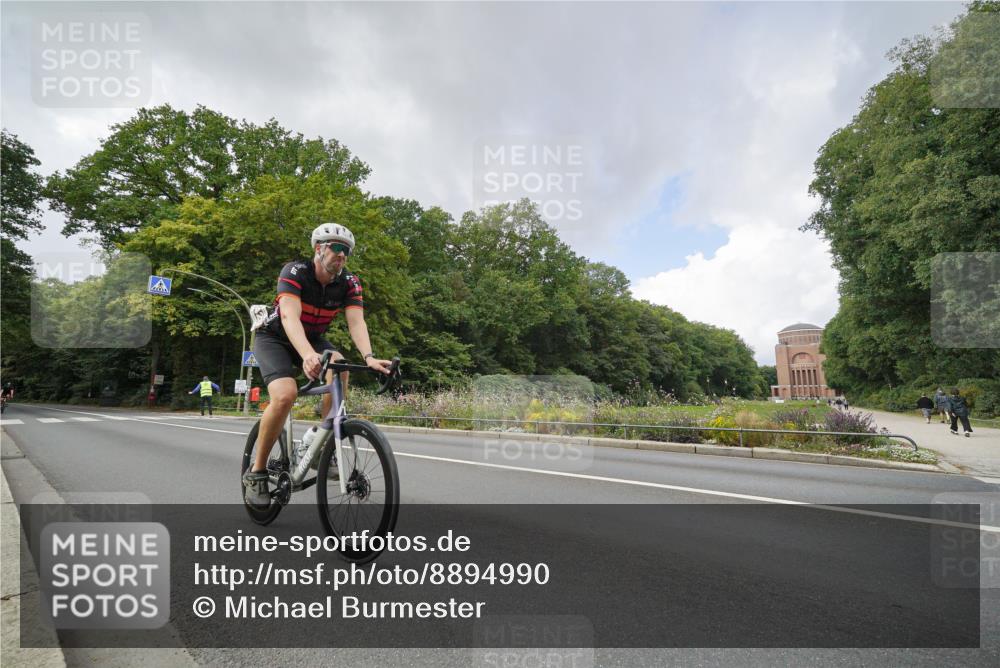 14.09.2025 - Stadtparktriathlon Michael Burmester http://msf.ph/oto/8894990 14.09.2025 12:45:22 Radfahren 1231, 1380, 1396, 1420 meine-sportfotos.de