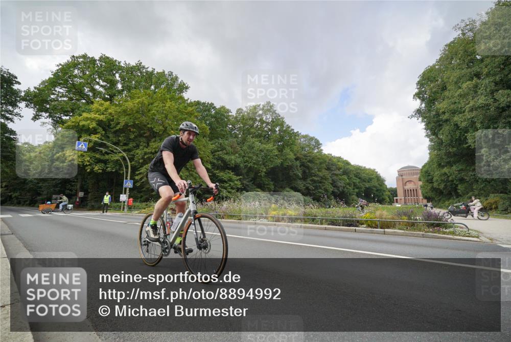14.09.2025 - Stadtparktriathlon Michael Burmester http://msf.ph/oto/8894992 14.09.2025 12:45:26 Radfahren 1231, 1380, 1420 meine-sportfotos.de