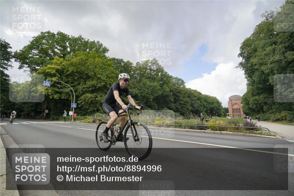 14.09.2025 - Stadtparktriathlon Michael Burmester http://msf.ph/oto/8894996 14.09.2025 12:45:43 Radfahren 1308, 1344, 1345, 1359 meine-sportfotos.de