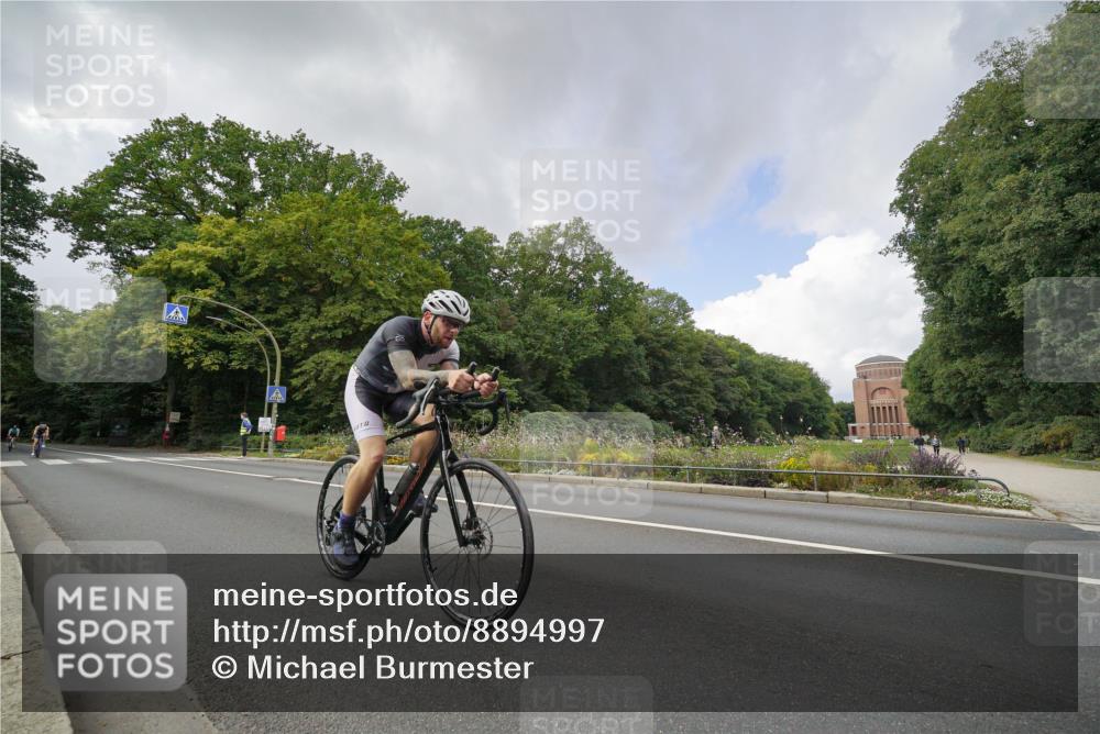 14.09.2025 - Stadtparktriathlon Michael Burmester http://msf.ph/oto/8894997 14.09.2025 12:45:45 Radfahren 1308, 1344, 1345, 1359 meine-sportfotos.de