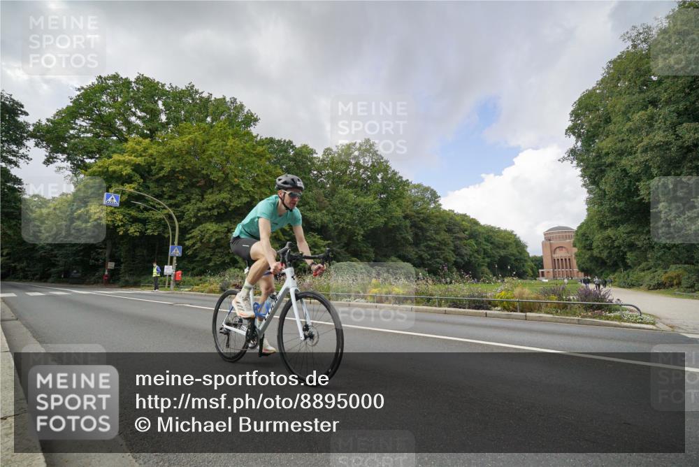 14.09.2025 - Stadtparktriathlon Michael Burmester http://msf.ph/oto/8895000 14.09.2025 12:45:50 Radfahren 1308, 1344, 1359 meine-sportfotos.de