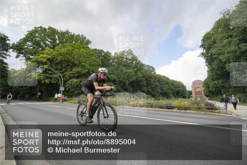 14.09.2025 - Stadtparktriathlon Michael Burmester http://msf.ph/oto/8895004 14.09.2025 12:46:13 Radfahren 1241, 1319, 1368, 1413, 1417 meine-sportfotos.de