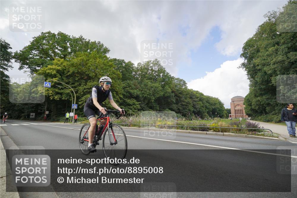 14.09.2025 - Stadtparktriathlon Michael Burmester http://msf.ph/oto/8895008 14.09.2025 12:46:19 Radfahren 1241, 1281, 1319, 1335, 1368, 1417 meine-sportfotos.de