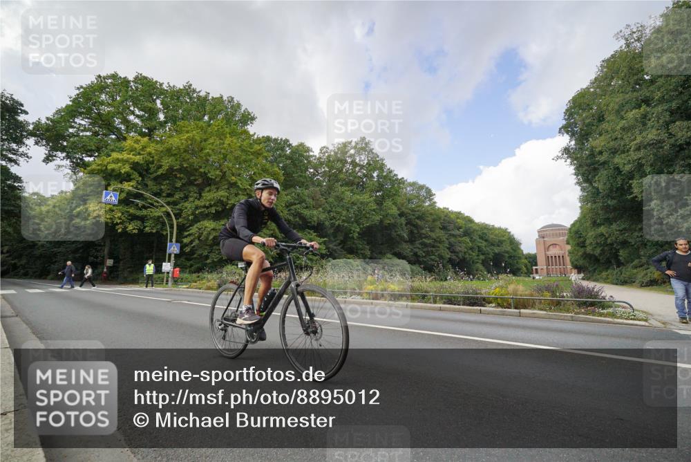 14.09.2025 - Stadtparktriathlon Michael Burmester http://msf.ph/oto/8895012 14.09.2025 12:46:28 Radfahren 1281, 1290, 1335 meine-sportfotos.de