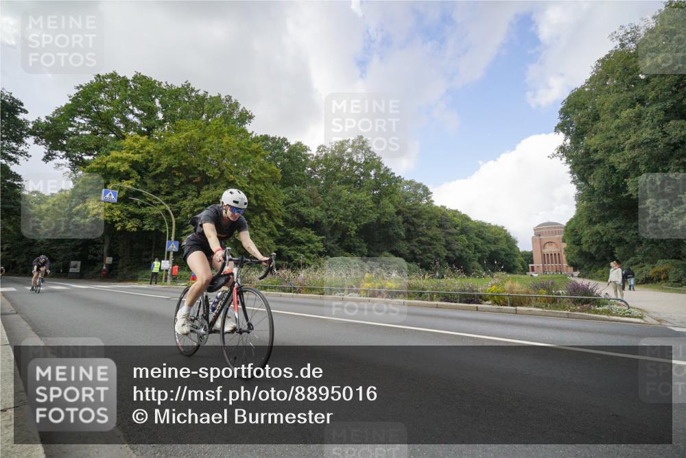 14.09.2025 - Stadtparktriathlon Michael Burmester http://msf.ph/oto/8895016 14.09.2025 12:46:49 Radfahren 1258, 1283, 1326, 1342, 1360 meine-sportfotos.de