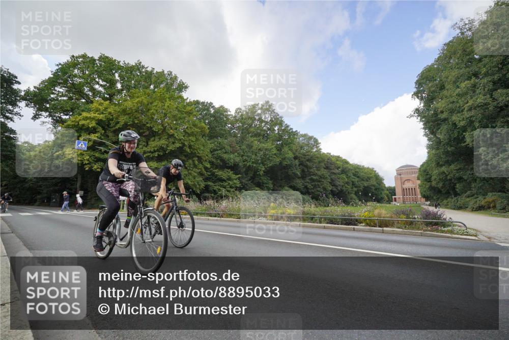 14.09.2025 - Stadtparktriathlon Michael Burmester http://msf.ph/oto/8895033 14.09.2025 12:47:28 Radfahren 1200, 1215, 1275, 1370, 1382 meine-sportfotos.de