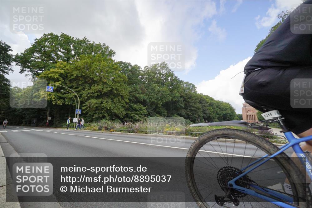 14.09.2025 - Stadtparktriathlon Michael Burmester http://msf.ph/oto/8895037 14.09.2025 12:47:33 Radfahren 1215, 1261, 1275, 1370, 1397, 1414 meine-sportfotos.de