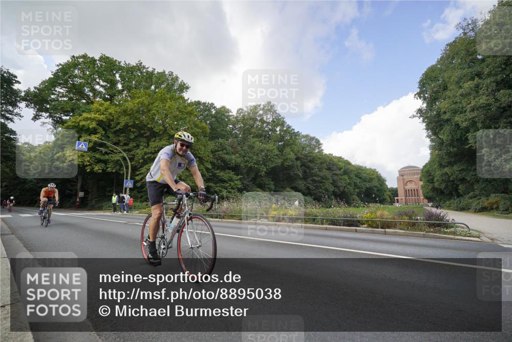 14.09.2025 - Stadtparktriathlon Michael Burmester http://msf.ph/oto/8895038 14.09.2025 12:47:37 Radfahren 1215, 1261, 1349, 1397, 1414 meine-sportfotos.de
