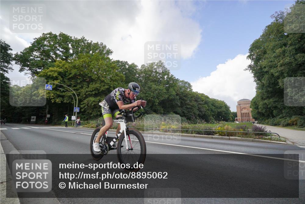 14.09.2025 - Stadtparktriathlon Michael Burmester http://msf.ph/oto/8895062 14.09.2025 12:48:14 Radfahren 1321, 1353, 1389 meine-sportfotos.de