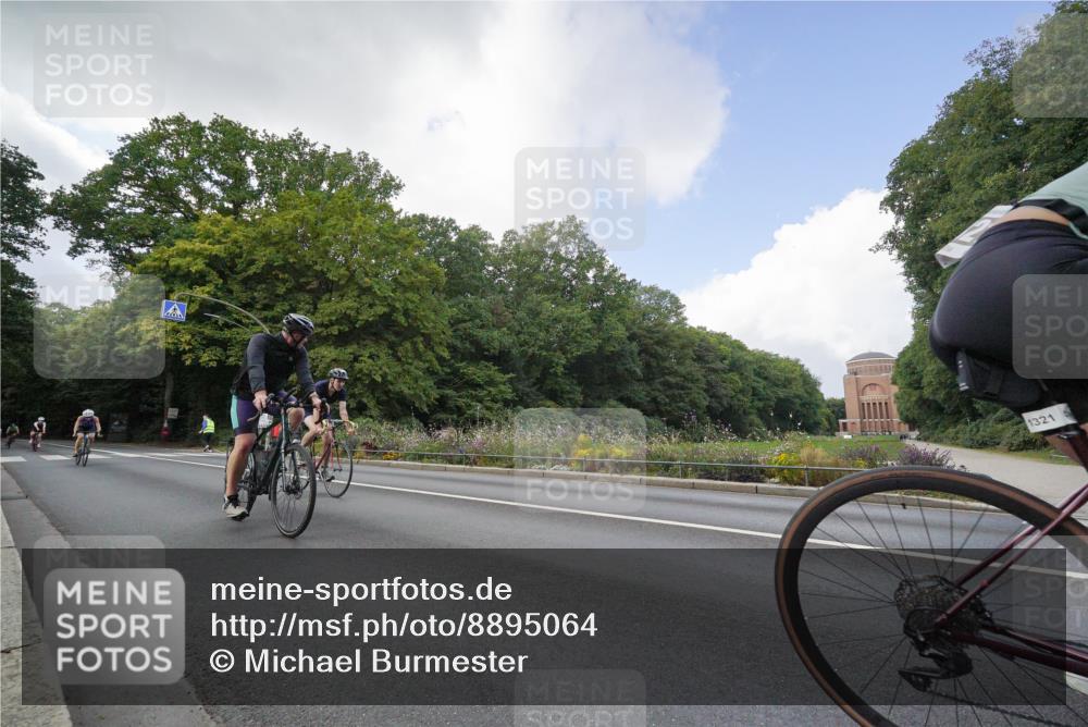 14.09.2025 - Stadtparktriathlon Michael Burmester http://msf.ph/oto/8895064 14.09.2025 12:48:22 Radfahren 1249, 1306, 1321, 1327, 1358, 1374, 1389 meine-sportfotos.de