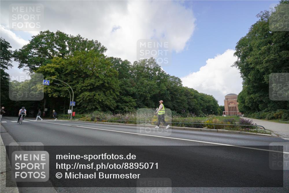 14.09.2025 - Stadtparktriathlon Michael Burmester http://msf.ph/oto/8895071 14.09.2025 12:48:30 Radfahren 1249, 1254, 1306, 1327 meine-sportfotos.de