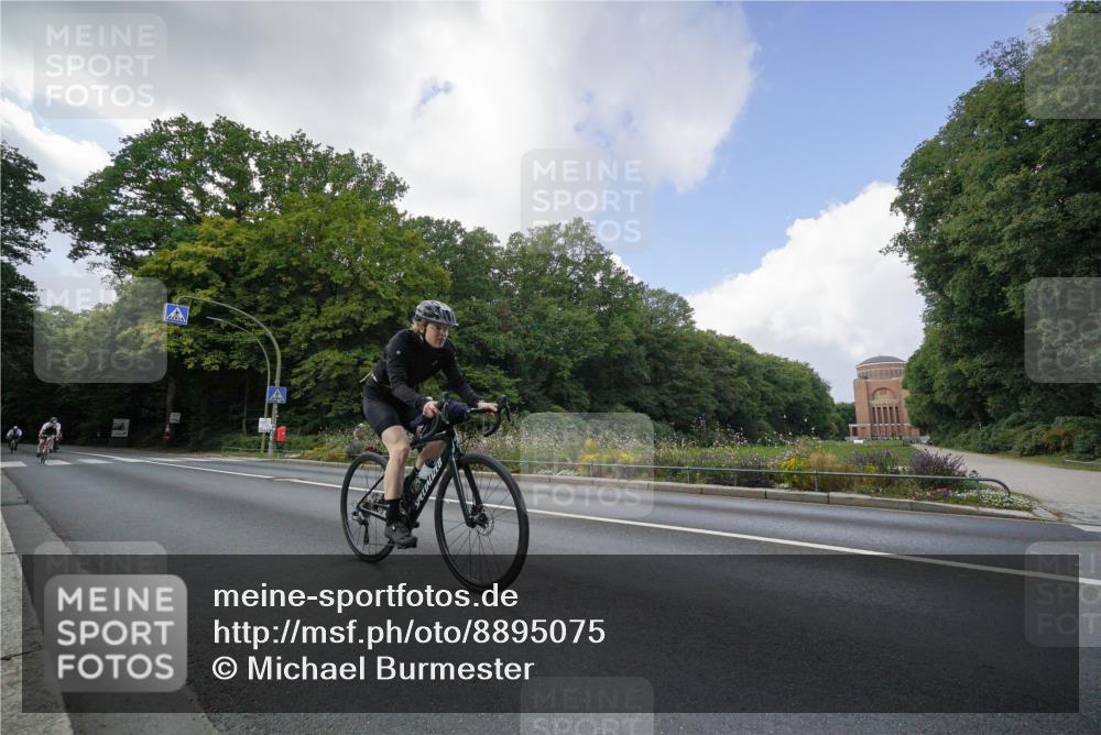 14.09.2025 - Stadtparktriathlon Michael Burmester http://msf.ph/oto/8895075 14.09.2025 12:48:39 Radfahren 1175, 1289, 1384, 1403 meine-sportfotos.de