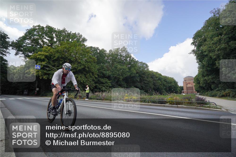 14.09.2025 - Stadtparktriathlon Michael Burmester http://msf.ph/oto/8895080 14.09.2025 12:48:46 Radfahren 1175, 1371, 1384, 1403 meine-sportfotos.de