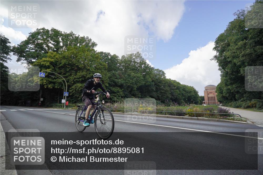 14.09.2025 - Stadtparktriathlon Michael Burmester http://msf.ph/oto/8895081 14.09.2025 12:48:54 Radfahren 1371 meine-sportfotos.de