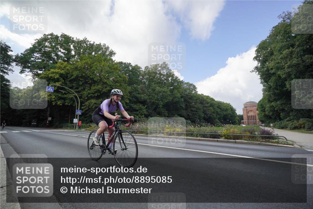 14.09.2025 - Stadtparktriathlon Michael Burmester http://msf.ph/oto/8895085 14.09.2025 12:49:13 Radfahren 1229, 1288, 1309 meine-sportfotos.de