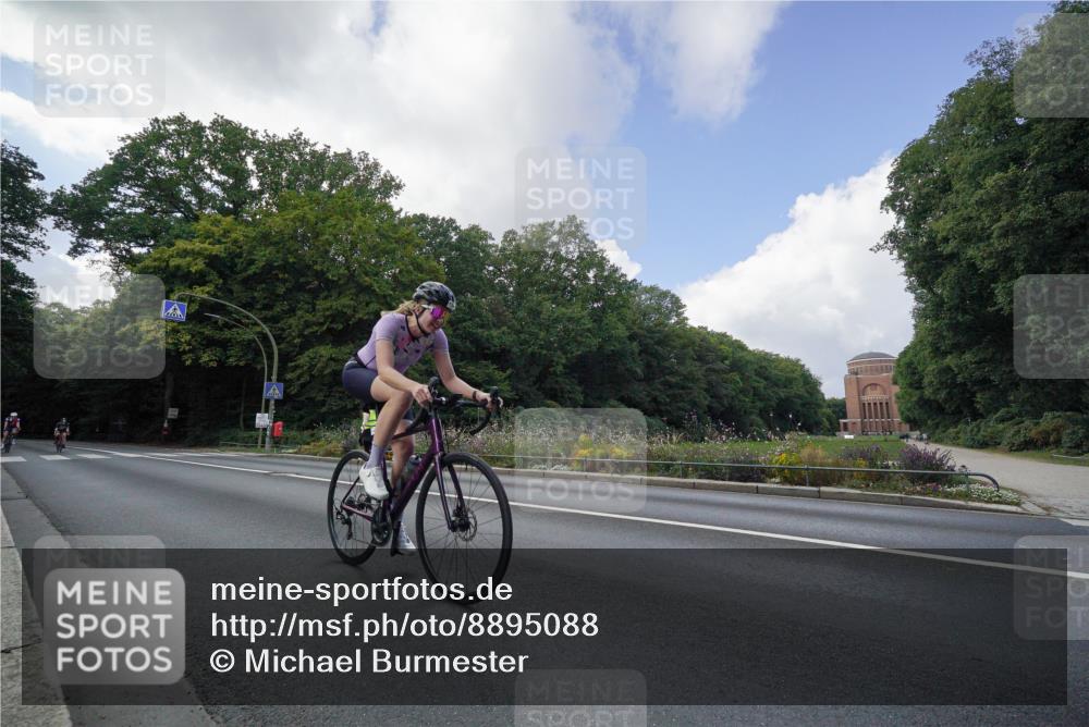 14.09.2025 - Stadtparktriathlon Michael Burmester http://msf.ph/oto/8895088 14.09.2025 12:49:23 Radfahren 1229, 1237, 1255, 1304, 1385 meine-sportfotos.de