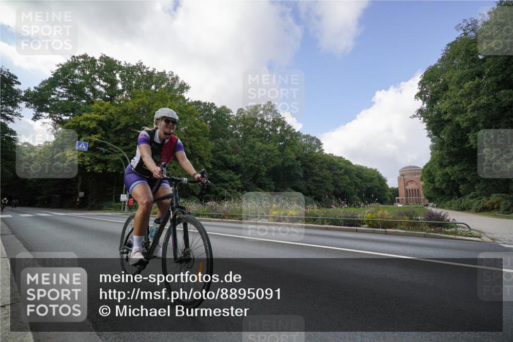 14.09.2025 - Stadtparktriathlon Michael Burmester http://msf.ph/oto/8895091 14.09.2025 12:49:27 Radfahren 1237, 1255, 1260, 1268, 1304, 1332, 1336, 1355, 1385 meine-sportfotos.de