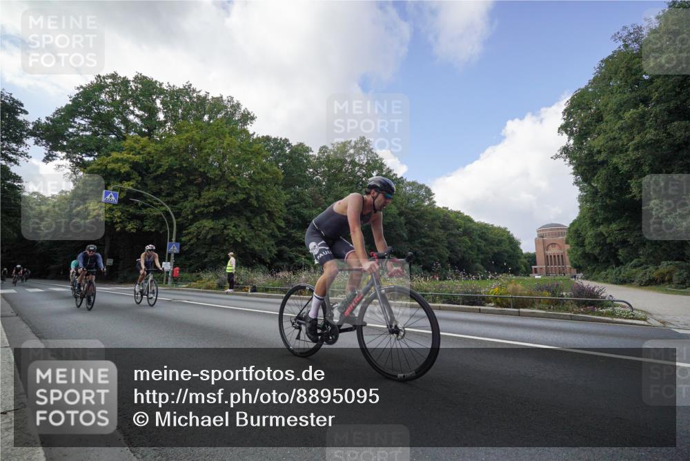 14.09.2025 - Stadtparktriathlon Michael Burmester http://msf.ph/oto/8895095 14.09.2025 12:49:33 Radfahren 1237, 1260, 1268, 1328, 1332, 1336, 1352, 1355, 1385, 1400, 1415 meine-sportfotos.de