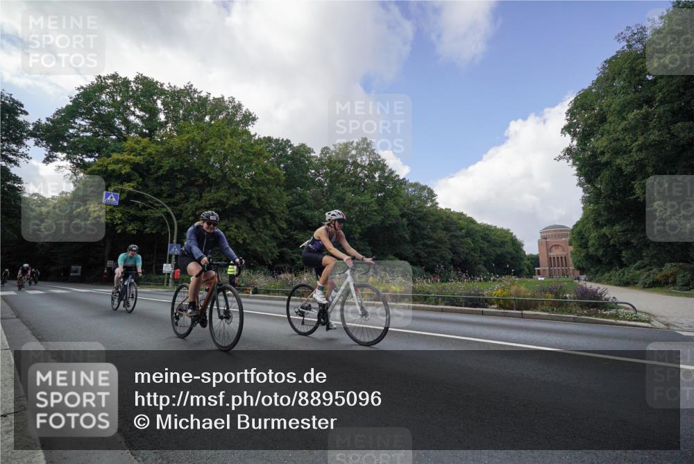 14.09.2025 - Stadtparktriathlon Michael Burmester http://msf.ph/oto/8895096 14.09.2025 12:49:34 Radfahren 1260, 1268, 1328, 1332, 1336, 1352, 1355, 1385, 1400, 1415 meine-sportfotos.de