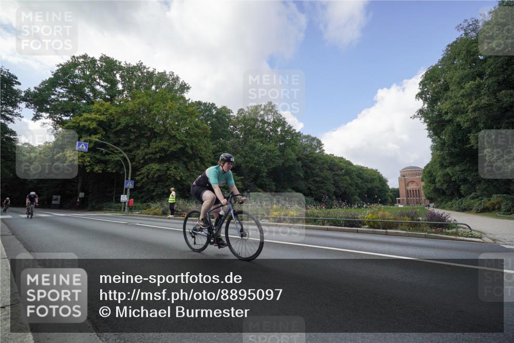14.09.2025 - Stadtparktriathlon Michael Burmester http://msf.ph/oto/8895097 14.09.2025 12:49:35 Radfahren 1260, 1268, 1328, 1332, 1336, 1352, 1355, 1385, 1400, 1415 meine-sportfotos.de