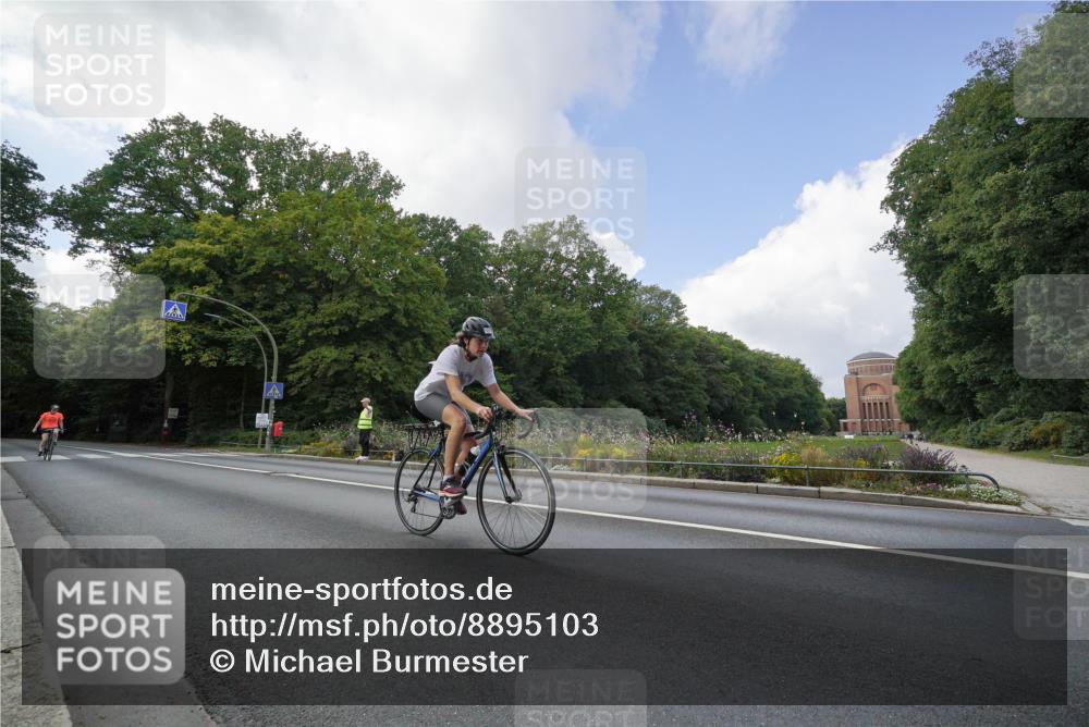 14.09.2025 - Stadtparktriathlon Michael Burmester http://msf.ph/oto/8895103 14.09.2025 12:49:45 Radfahren 1272, 1295, 1312, 1328 meine-sportfotos.de