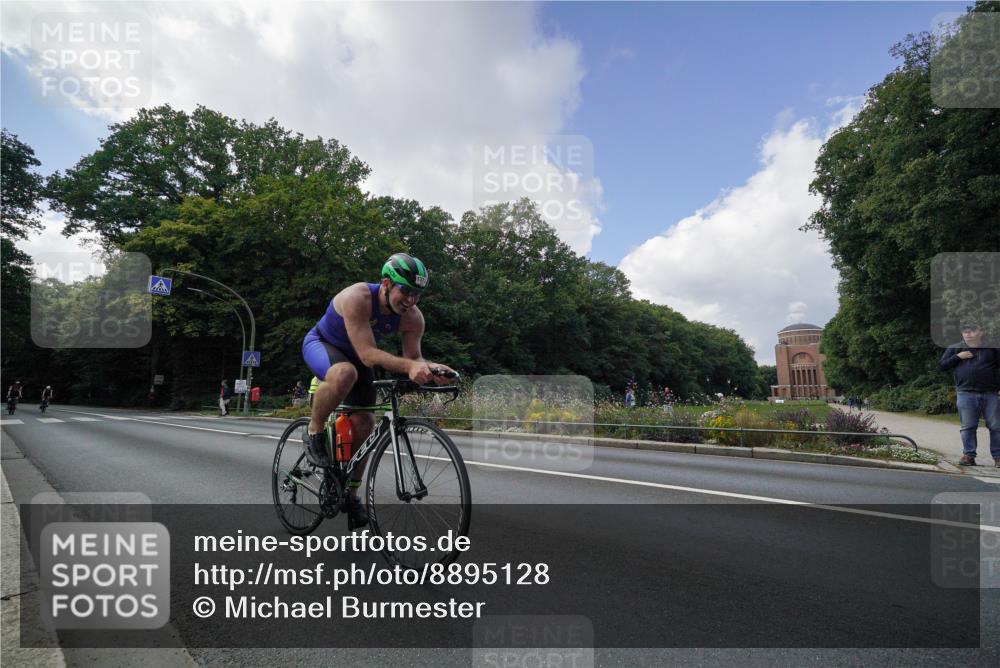14.09.2025 - Stadtparktriathlon Michael Burmester http://msf.ph/oto/8895128 14.09.2025 12:50:46 Radfahren 1242, 1343, 1365, 1373 meine-sportfotos.de