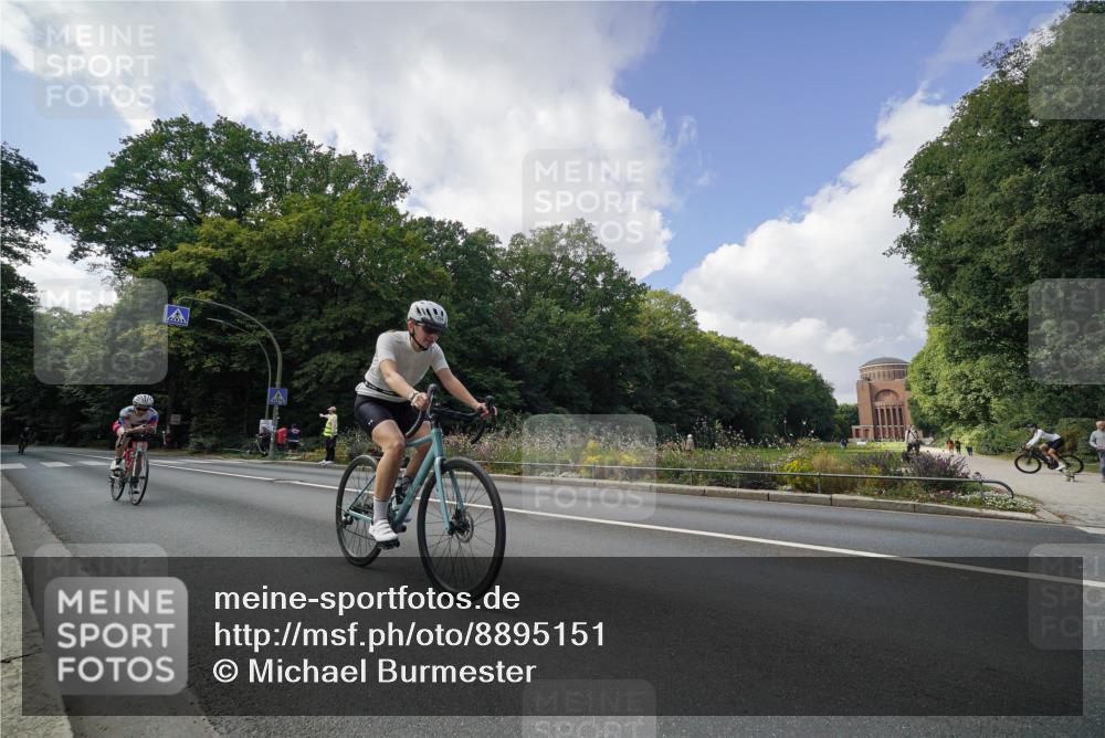 14.09.2025 - Stadtparktriathlon Michael Burmester http://msf.ph/oto/8895151 14.09.2025 12:51:38 Radfahren 1252, 1267, 1276, 1285, 1296, 1356 meine-sportfotos.de
