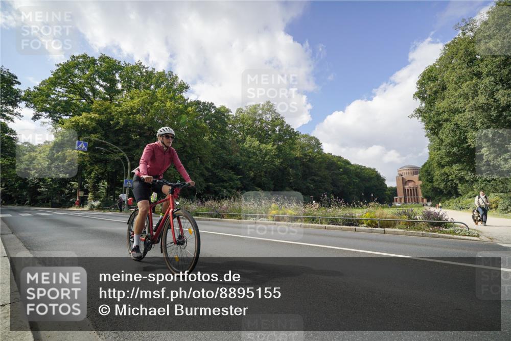 14.09.2025 - Stadtparktriathlon Michael Burmester http://msf.ph/oto/8895155 14.09.2025 12:51:48 Radfahren 1236, 1325, 1356 meine-sportfotos.de