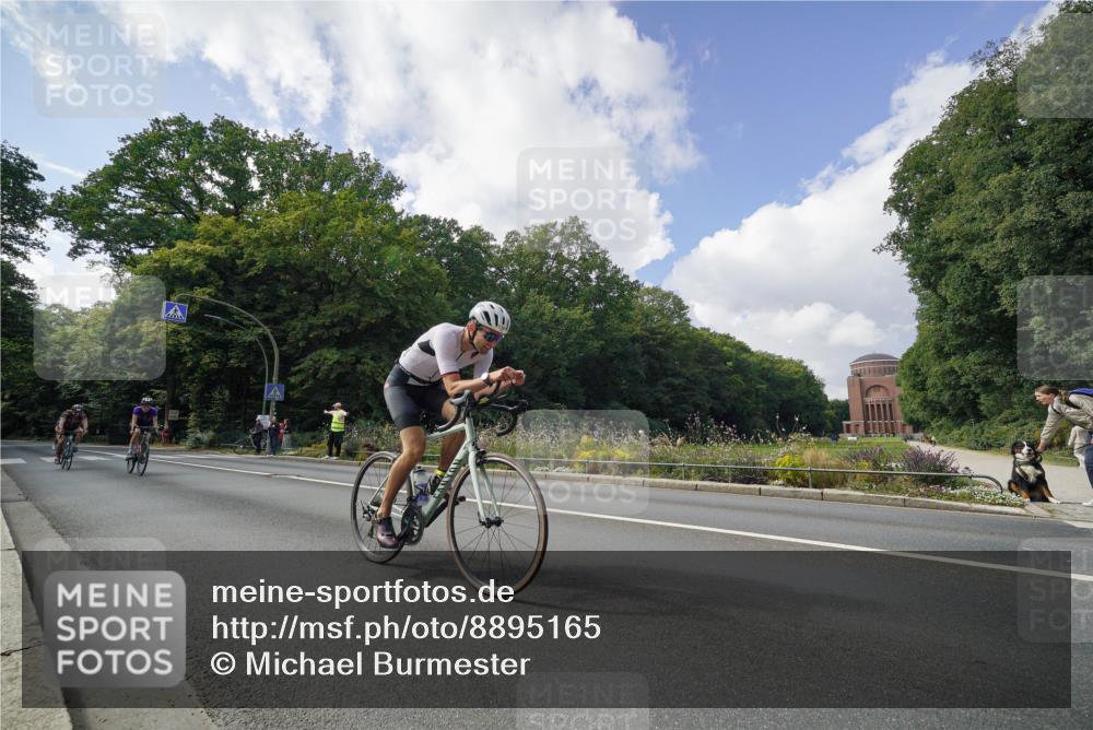 14.09.2025 - Stadtparktriathlon Michael Burmester http://msf.ph/oto/8895165 14.09.2025 12:52:10 Radfahren 1339, 1347, 1369, 1377, 1381, 1392 meine-sportfotos.de