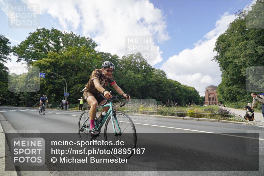 14.09.2025 - Stadtparktriathlon Michael Burmester http://msf.ph/oto/8895167 14.09.2025 12:52:12 Radfahren 1339, 1344, 1347, 1369, 1377, 1381 meine-sportfotos.de