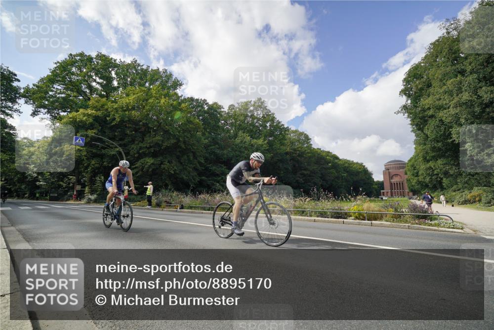 14.09.2025 - Stadtparktriathlon Michael Burmester http://msf.ph/oto/8895170 14.09.2025 12:52:20 Radfahren 1344, 1396, 1404 meine-sportfotos.de
