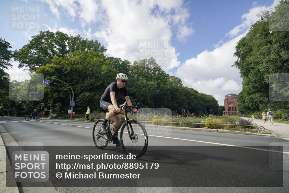 14.09.2025 - Stadtparktriathlon Michael Burmester http://msf.ph/oto/8895179 14.09.2025 12:52:35 Radfahren 1264, 1303, 1322, 1340, 1345, 1417 meine-sportfotos.de