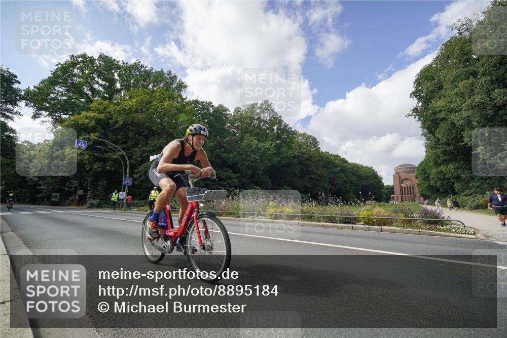 14.09.2025 - Stadtparktriathlon Michael Burmester http://msf.ph/oto/8895184 14.09.2025 12:52:49 Radfahren 1293, 1315, 1322, 1351, 1359 meine-sportfotos.de