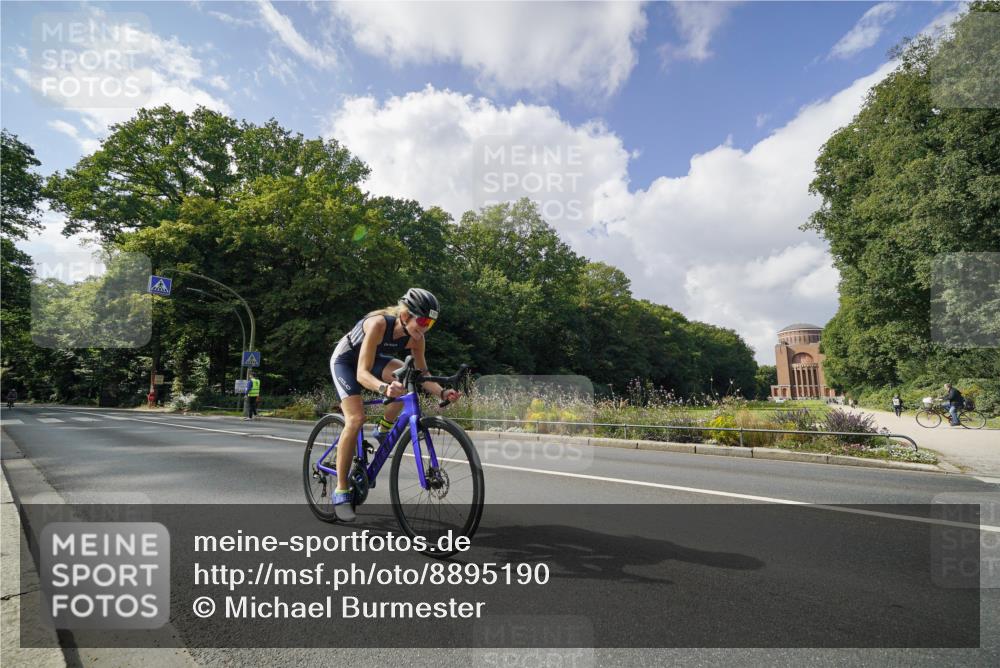 14.09.2025 - Stadtparktriathlon Michael Burmester http://msf.ph/oto/8895190 14.09.2025 12:53:35 Radfahren 1300, 1308 meine-sportfotos.de