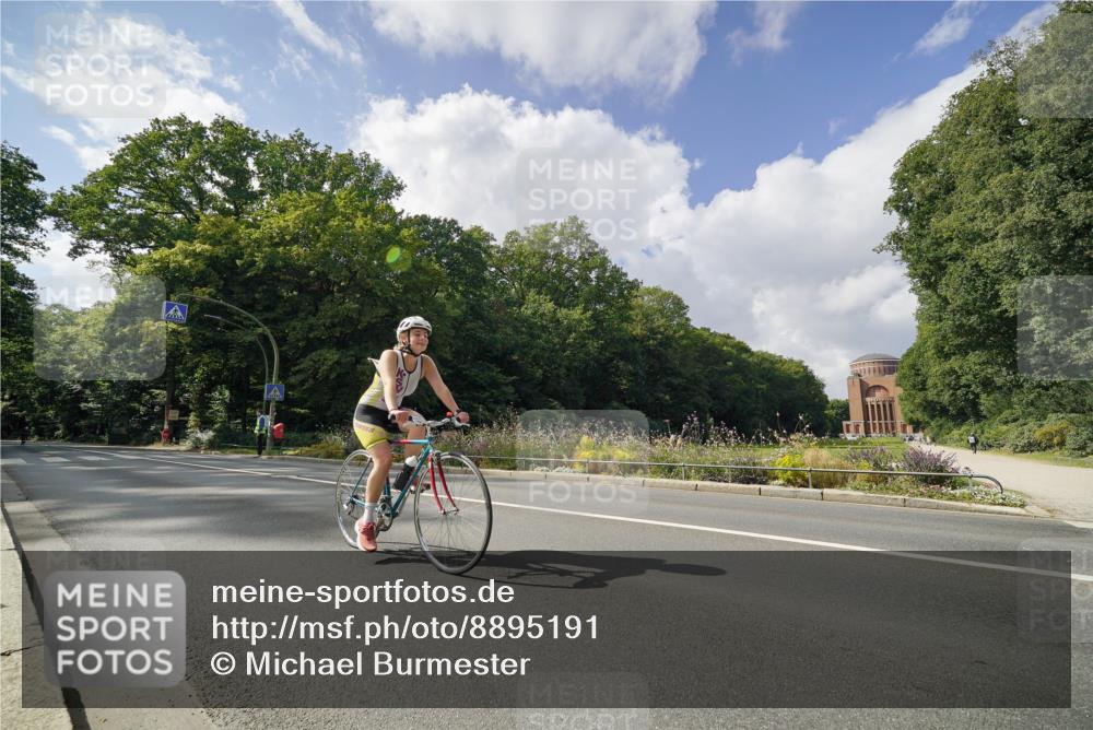 14.09.2025 - Stadtparktriathlon Michael Burmester http://msf.ph/oto/8895191 14.09.2025 12:53:42 Radfahren 1300, 1368, 1380 meine-sportfotos.de