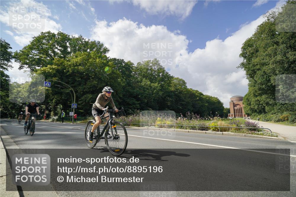 14.09.2025 - Stadtparktriathlon Michael Burmester http://msf.ph/oto/8895196 14.09.2025 12:53:58 Radfahren 1324, 1350, 1360, 1382, 1420 meine-sportfotos.de