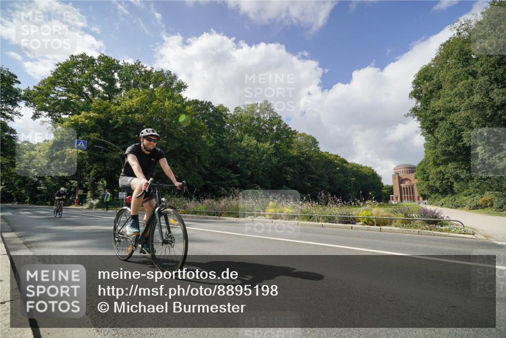 14.09.2025 - Stadtparktriathlon Michael Burmester http://msf.ph/oto/8895198 14.09.2025 12:53:59 Radfahren 1324, 1350, 1360, 1382 meine-sportfotos.de