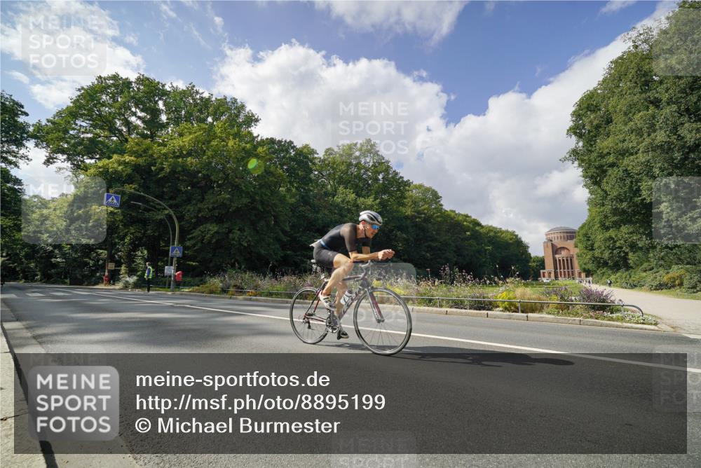 14.09.2025 - Stadtparktriathlon Michael Burmester http://msf.ph/oto/8895199 14.09.2025 12:54:00 Radfahren 1324, 1350, 1360, 1382 meine-sportfotos.de