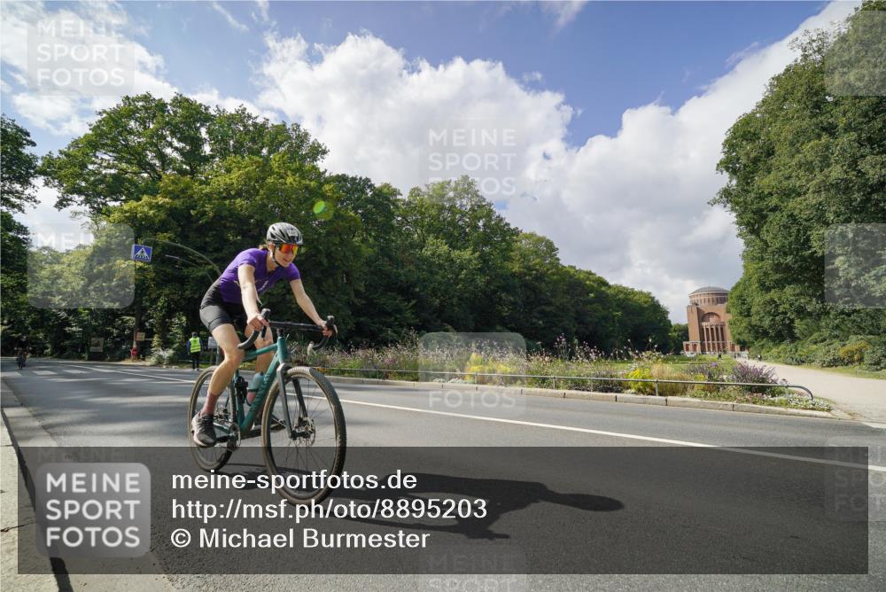14.09.2025 - Stadtparktriathlon Michael Burmester http://msf.ph/oto/8895203 14.09.2025 12:54:18 Radfahren 1246, 1290, 1291 meine-sportfotos.de