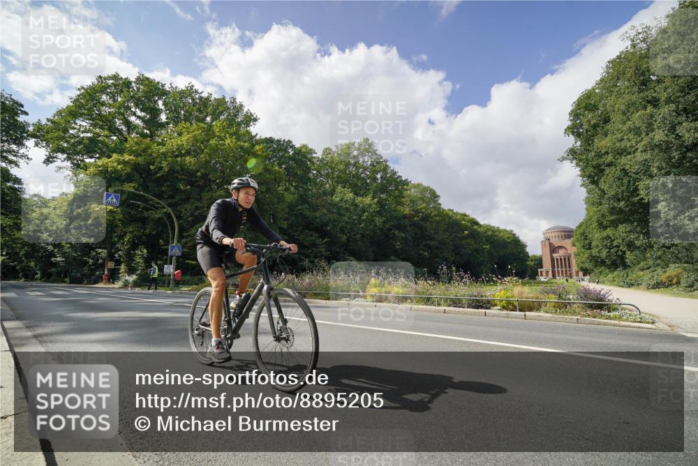 14.09.2025 - Stadtparktriathlon Michael Burmester http://msf.ph/oto/8895205 14.09.2025 12:54:21 Radfahren 1241, 1290, 1291 meine-sportfotos.de